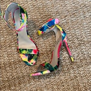 Multicolor strapping heels